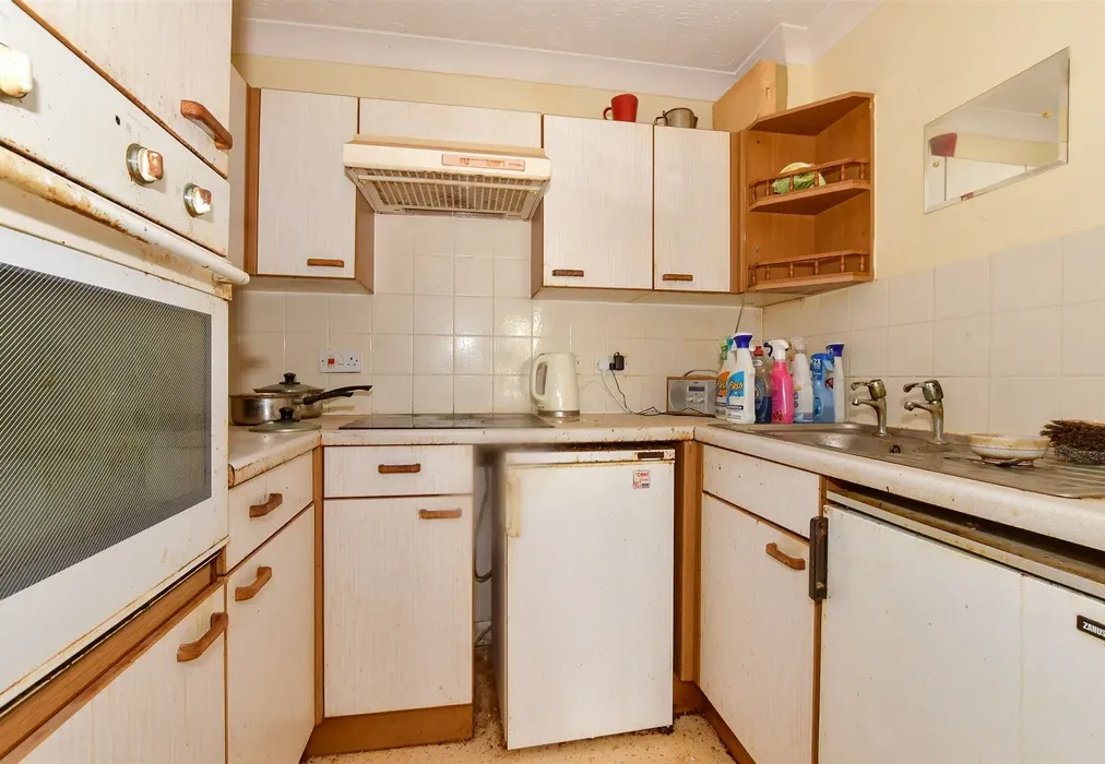 Kitchen - The Bayle, Folkestone, Kent - Wards of Kent