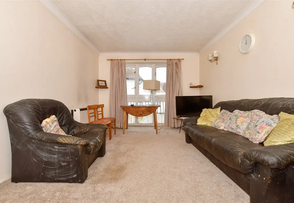 Lounge - The Bayle, Folkestone, Kent - Wards of Kent