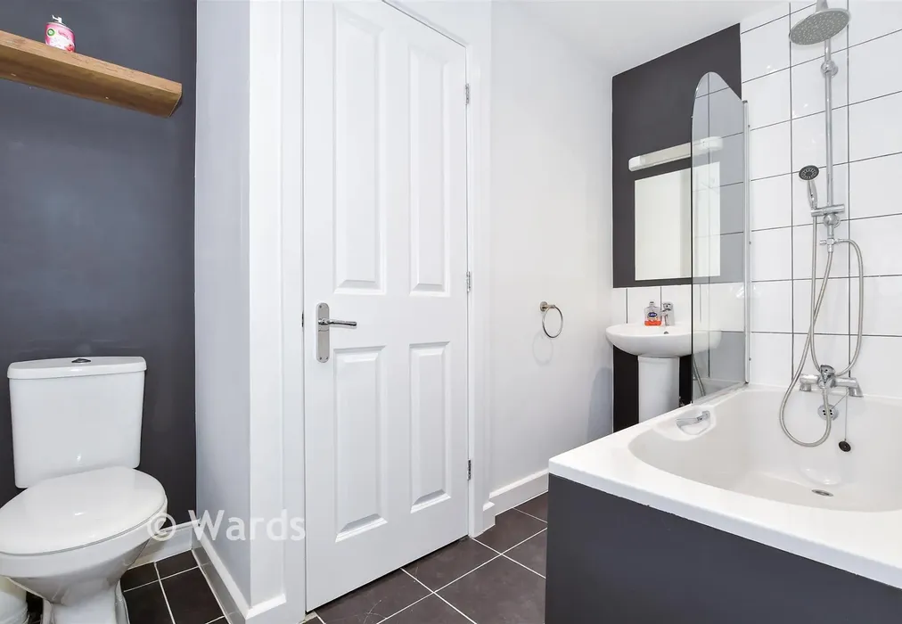 Bathroom - High Street, Snodland, Kent - Wards of Kent