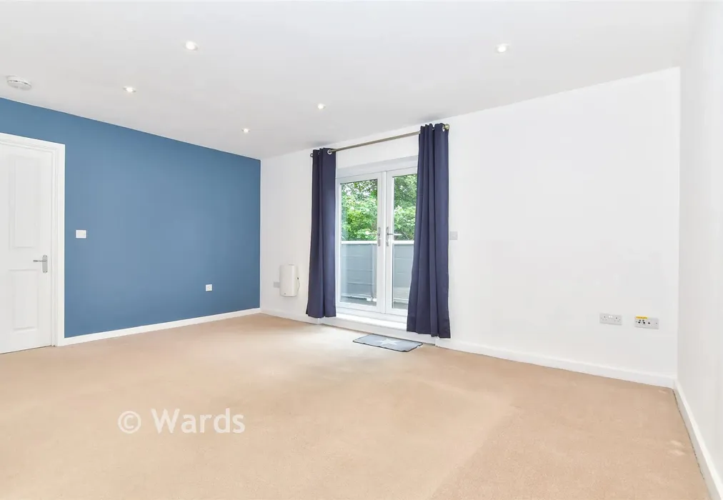 Lounge - High Street, Snodland, Kent - Wards of Kent
