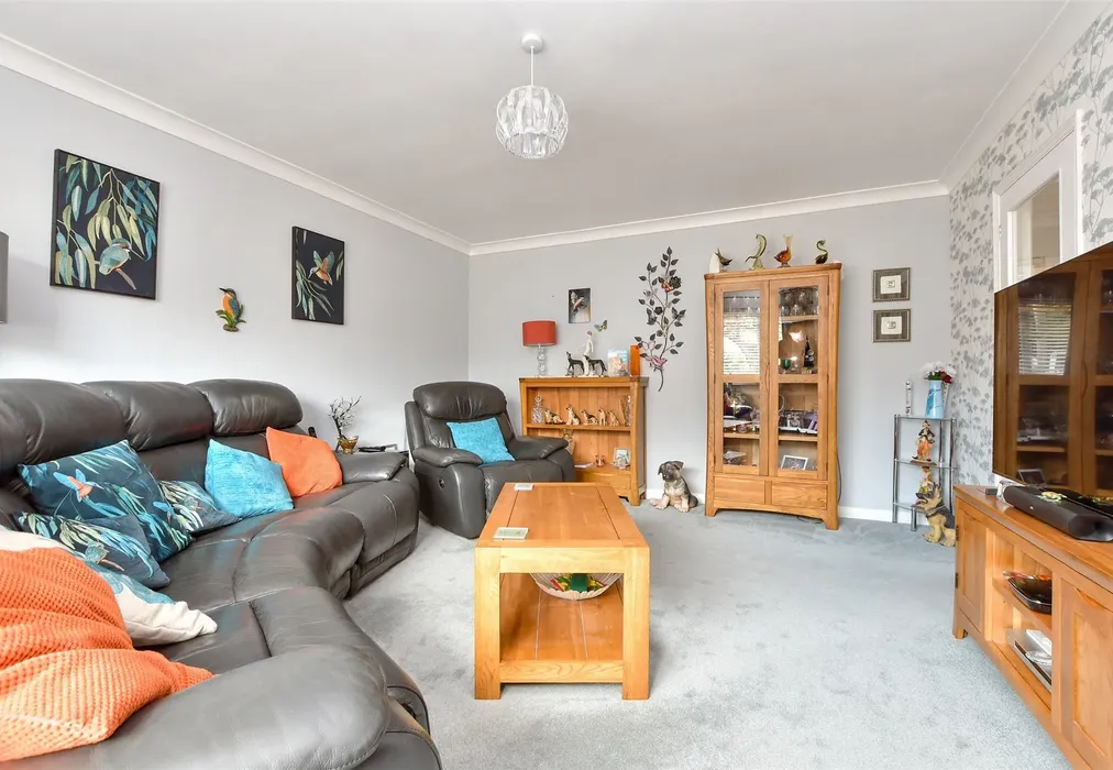 Lounge - Princes Gardens, Margate, Kent - Wards of Kent