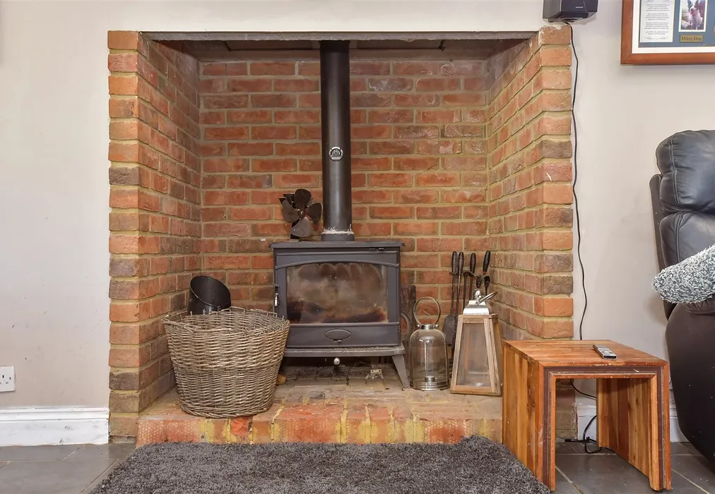Internal Feature - Chalk Lane, Sidlesham, Chichester, West Sussex - Wards of Kent