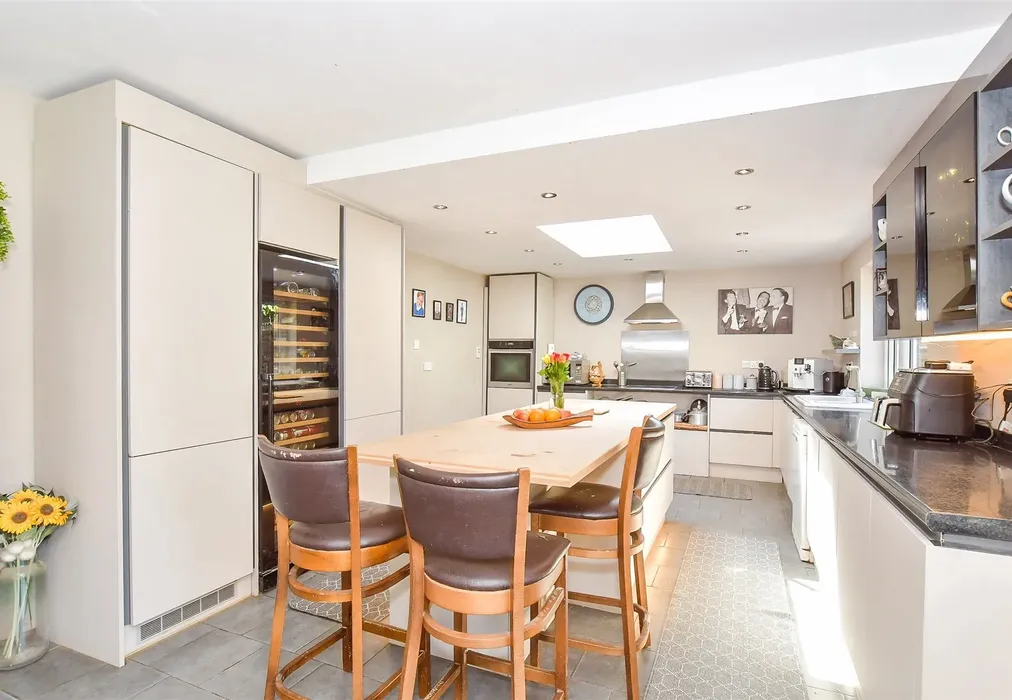 Kitchen - Chalk Lane, Sidlesham, Chichester, West Sussex - Wards of Kent