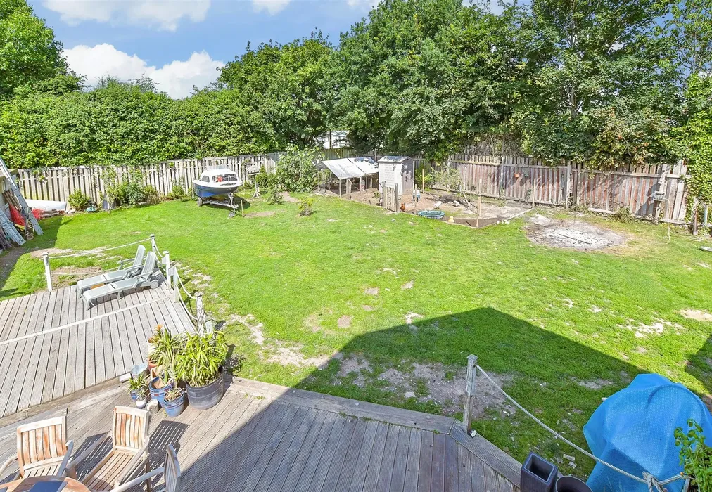 Rear Garden - Chalk Lane, Sidlesham, Chichester, West Sussex - Wards of Kent
