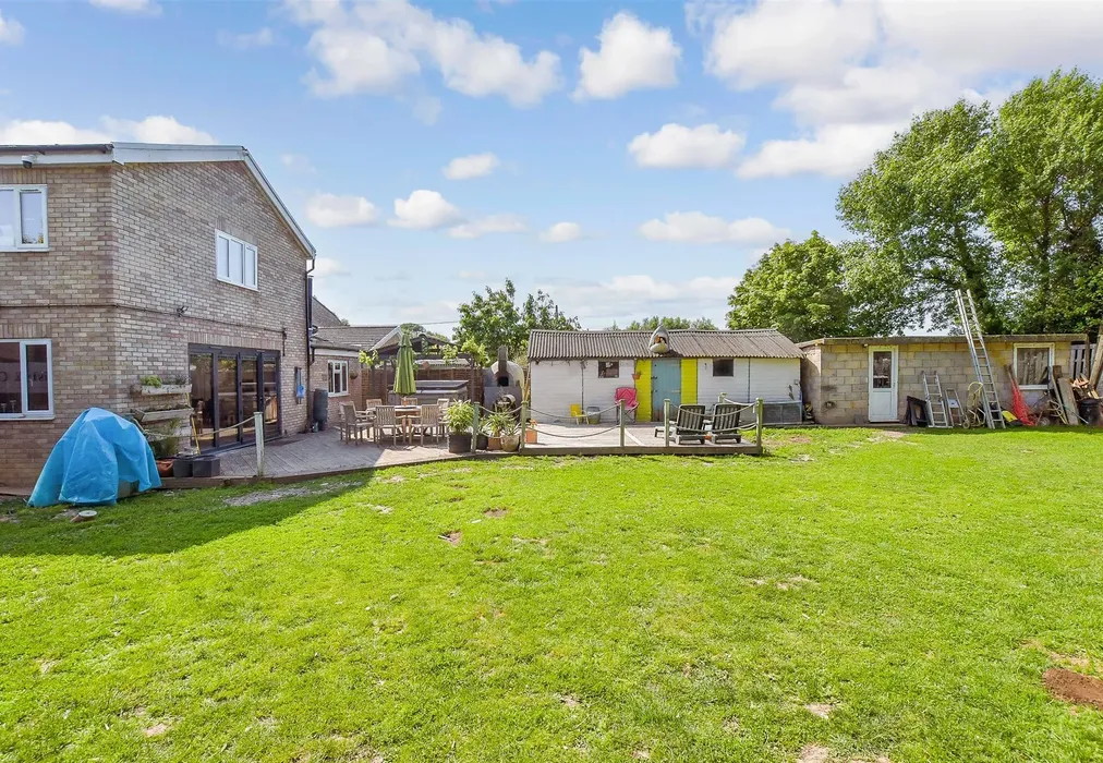 Rear Garden - Chalk Lane, Sidlesham, Chichester, West Sussex - Wards of Kent