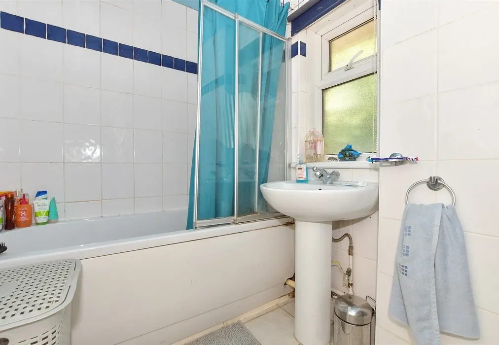 Bathroom - Freemens Way, Deal, Kent - Wards of Kent