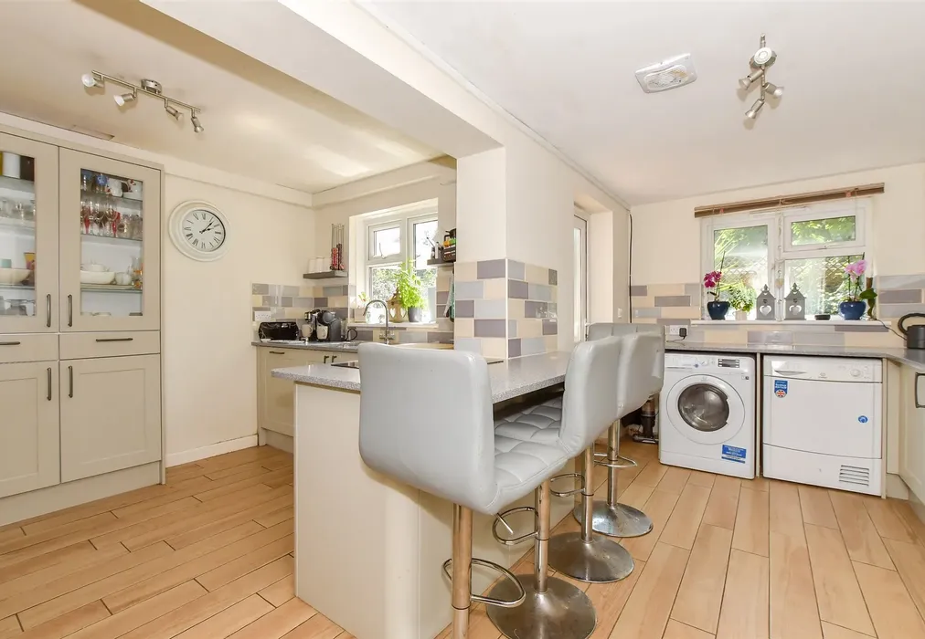 Kitchen - Freemens Way, Deal, Kent - Wards of Kent