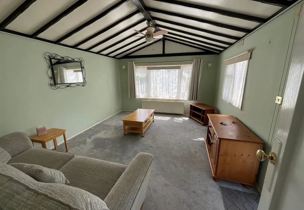 Lounge - Durford Road, Petersfield, Hampshire - Wards of Kent