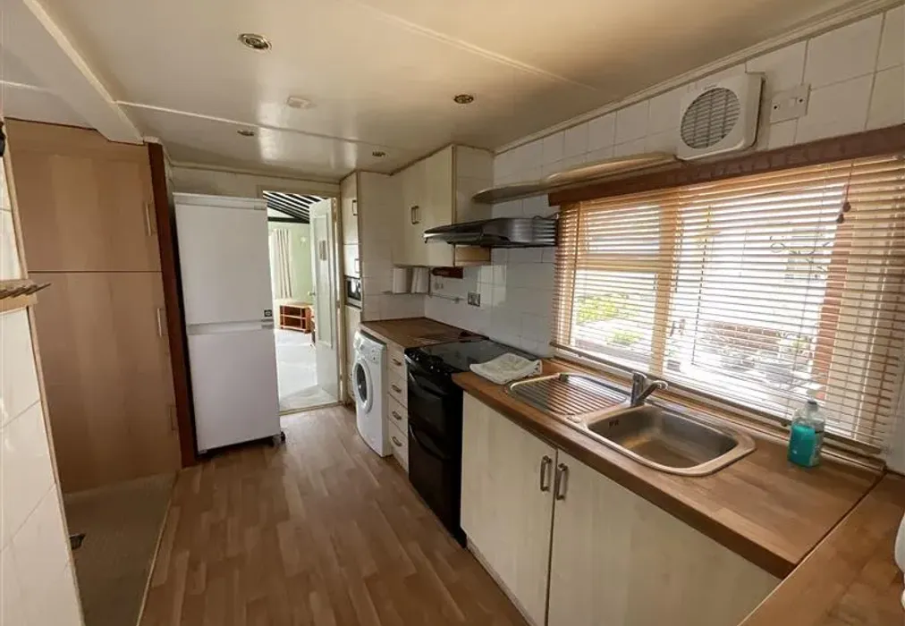 Kitchen - Durford Road, Petersfield, Hampshire - Wards of Kent