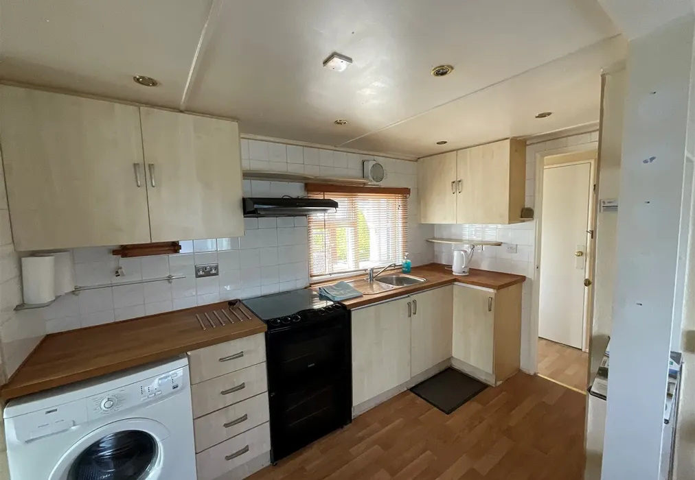 Kitchen - Durford Road, Petersfield, Hampshire - Wards of Kent