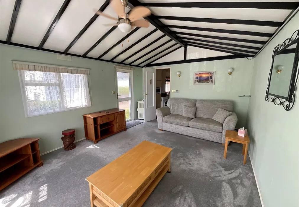 Lounge - Durford Road, Petersfield, Hampshire - Wards of Kent
