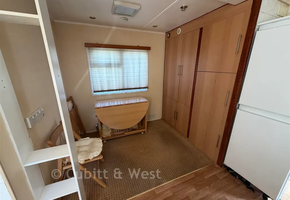 Dining Room - Durford Road, Petersfield, Hampshire - Wards of Kent