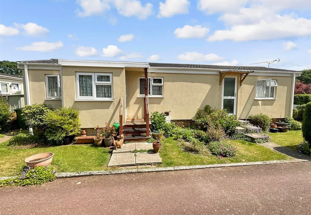 Front 1 - Durford Road, Petersfield, Hampshire - Wards of Kent