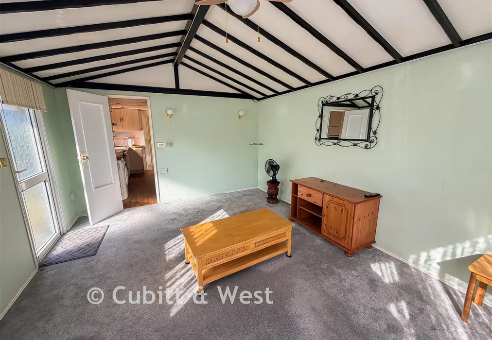 Lounge - Durford Road, Petersfield, Hampshire - Wards of Kent
