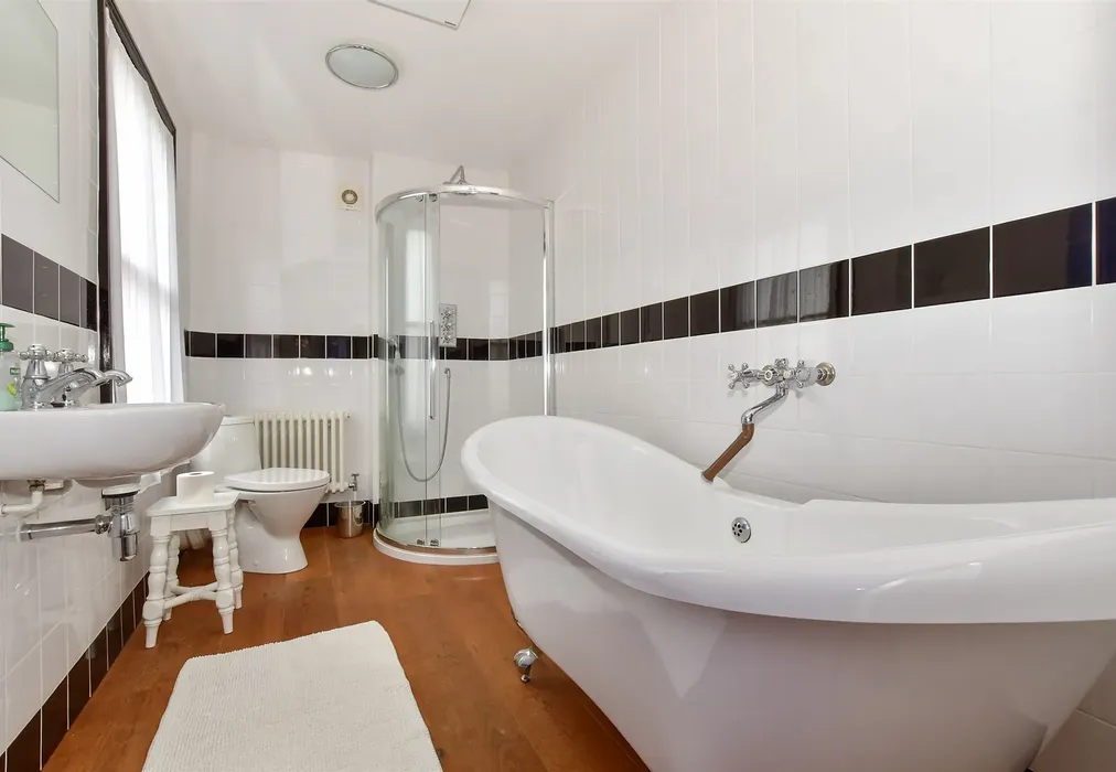 Bathroom - George Lane, Folkestone, Kent - Wards of Kent