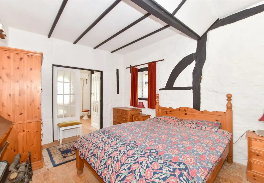 Bedroom 2 - Lower Street, Pulborough, West Sussex - Wards of Kent