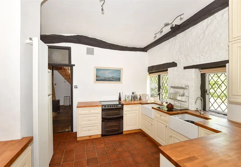Kitchen - Lower Street, Pulborough, West Sussex - Wards of Kent