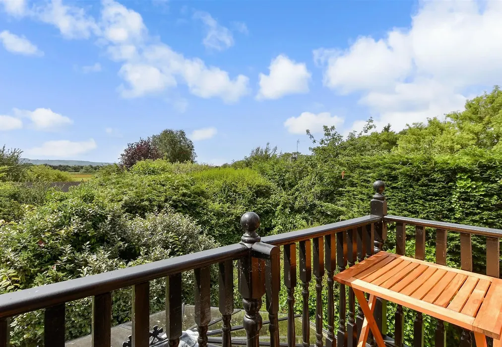 Balcony / Terrace - Lower Street, Pulborough, West Sussex - Wards of Kent