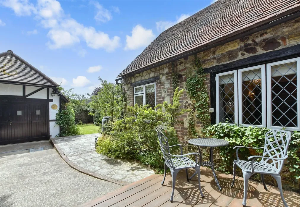 Driveway - Lower Street, Pulborough, West Sussex - Wards of Kent