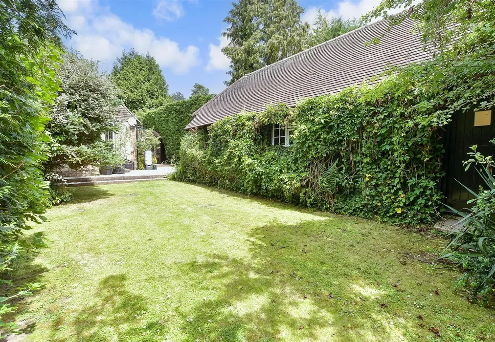 Rear Garden - Lower Street, Pulborough, West Sussex - Wards of Kent