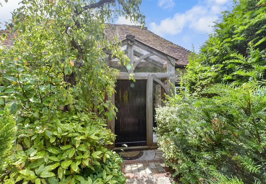 External Lifestyle Photograph - Lower Street, Pulborough, West Sussex - Wards of Kent