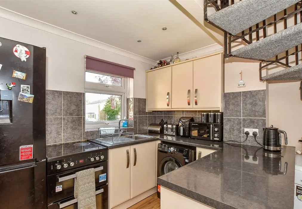 Kitchen C - Poyntell Road, Staplehurst, Kent - Wards of Kent