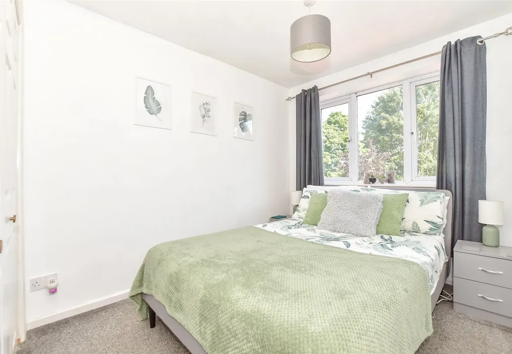 Bedroom 1 - Poyntell Road, Staplehurst, Kent - Wards of Kent