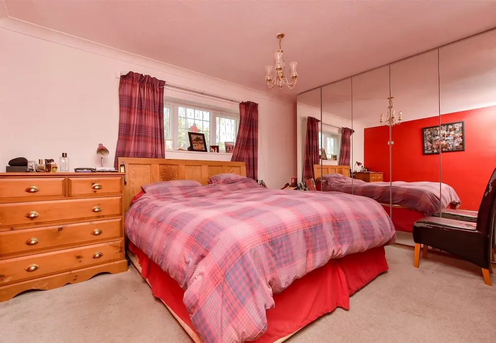 Bedroom 1 - Grenville Way, Broadstairs, Kent - Wards of Kent