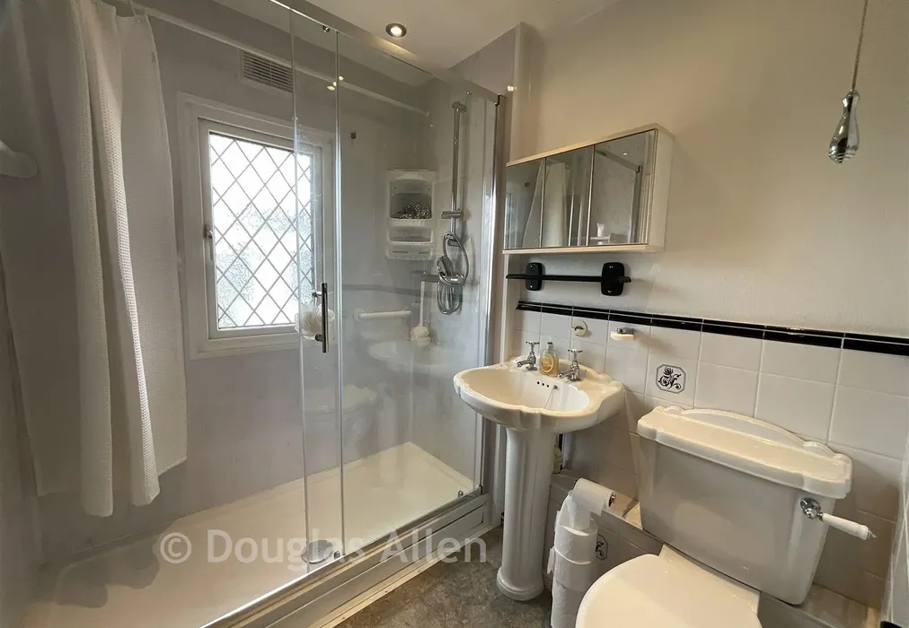 Shower Room - Lower Dunton Road, Dunton, Brentwood, Essex - Wards of Kent