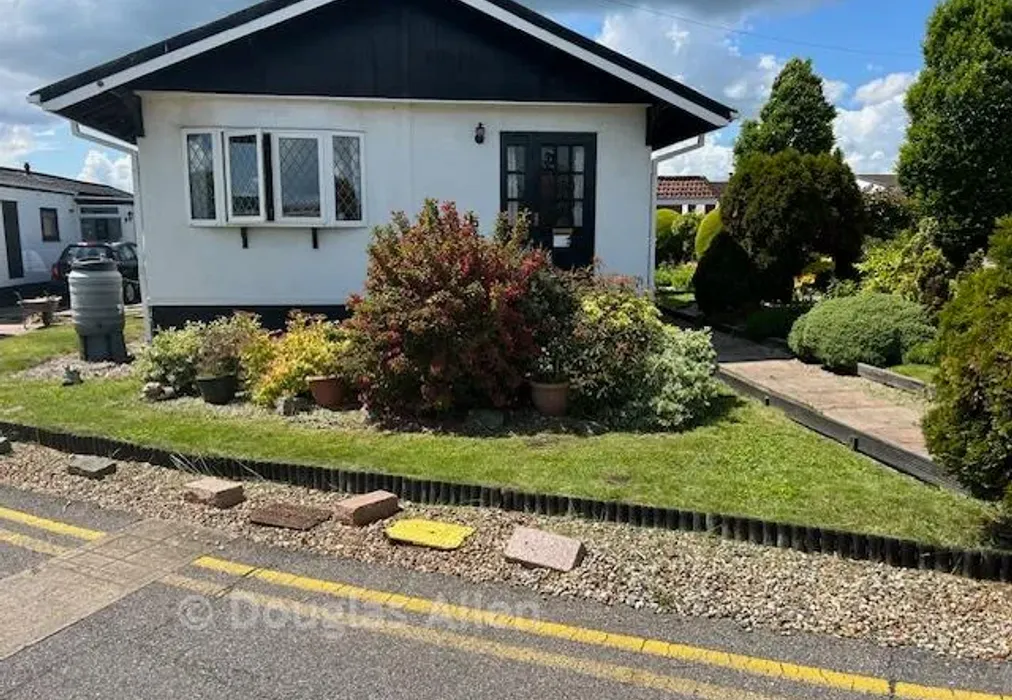 Front - Lower Dunton Road, Dunton, Brentwood, Essex - Wards of Kent