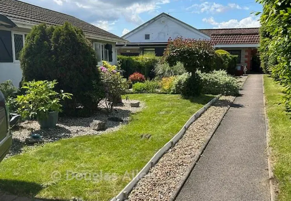 Front - Lower Dunton Road, Dunton, Brentwood, Essex - Wards of Kent