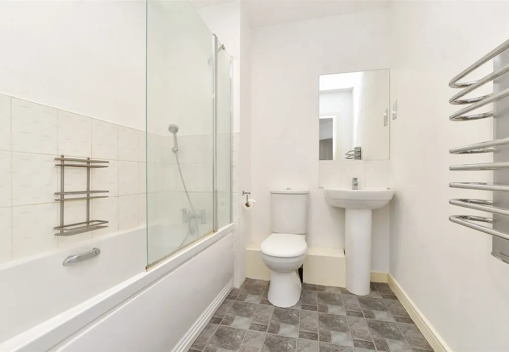 Bathroom - Schoolgate Drive, Morden, Surrey - Wards of Kent