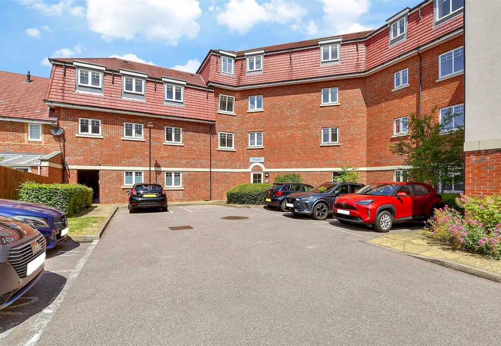 Driveway/Parking - Schoolgate Drive, Morden, Surrey - Wards of Kent