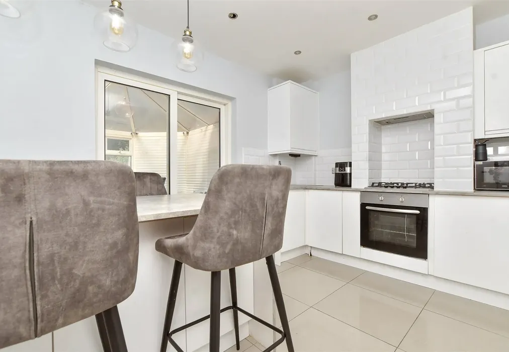 Kitchen - Oak Avenue, Shirley, Croydon, Surrey - Wards of Kent