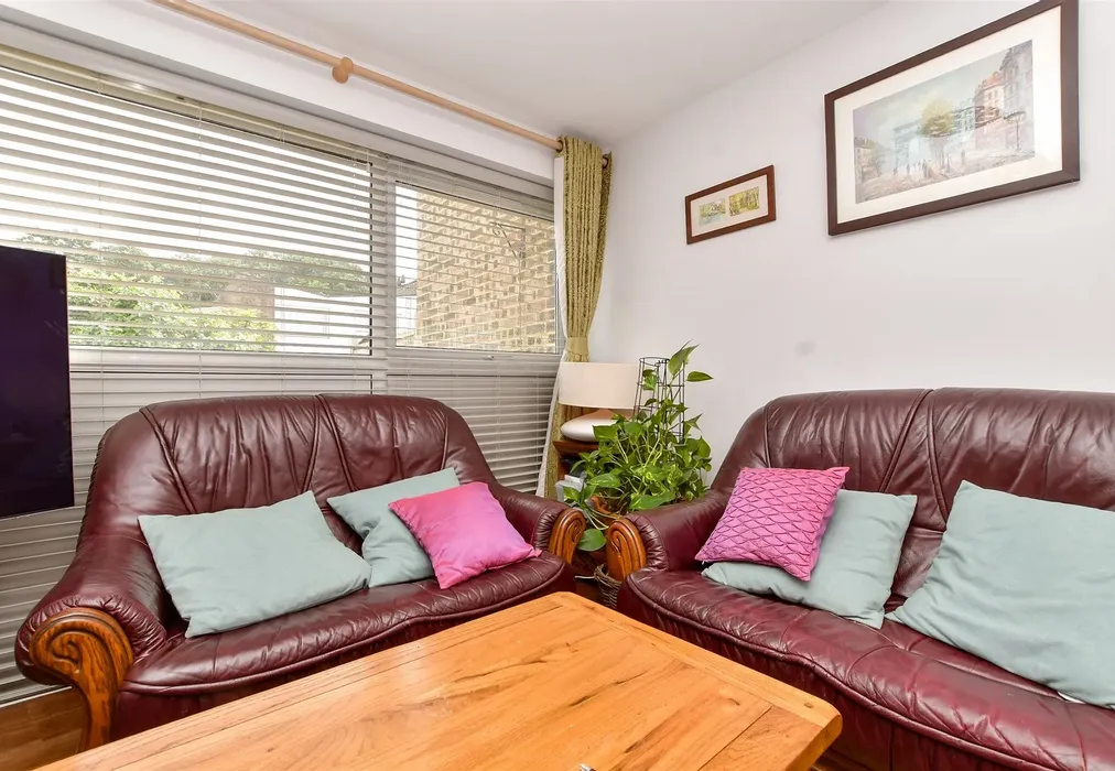 Lounge/Dining Room - Regency Walk, Shirley, Croydon, Surrey - Wards of Kent