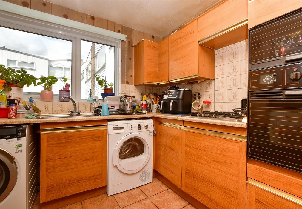 Kitchen - Regency Walk, Shirley, Croydon, Surrey - Wards of Kent