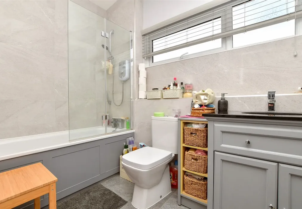 Bathroom - Regency Walk, Shirley, Croydon, Surrey - Wards of Kent
