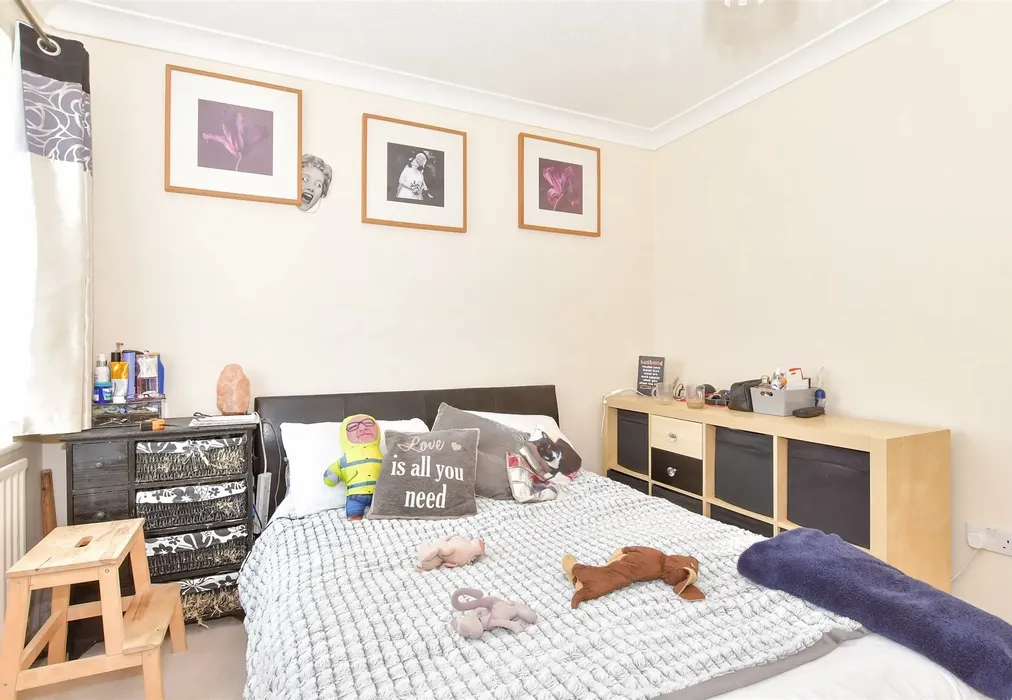 Bedroom 1 - Winters Croft, Gravesend, Kent - Wards of Kent
