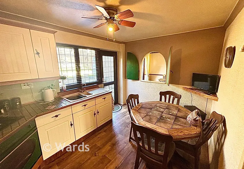 Kitchen 1 - Ingress Gardens, Greenhithe, Kent - Wards of Kent