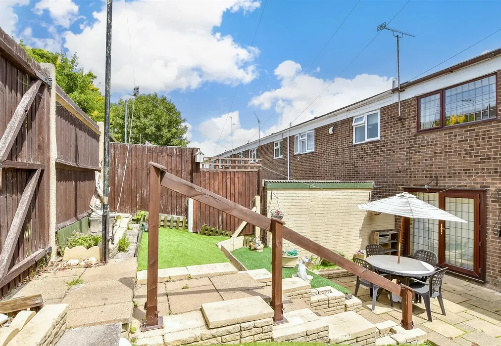 Rear Garden - Ingress Gardens, Greenhithe, Kent - Wards of Kent