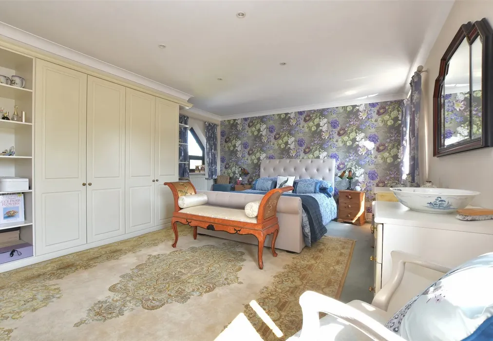 Bedroom 1 - Lime Tree Court, Freshwater, Isle of Wight - Wards of Kent