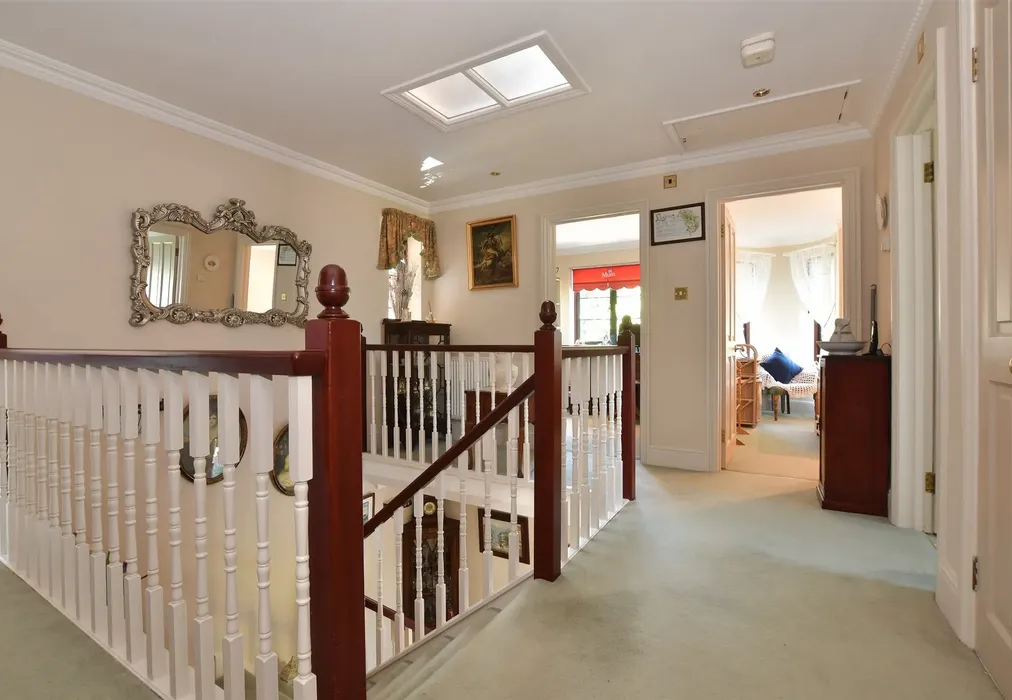 Internal Lifestyle Photograph - Lime Tree Court, Freshwater, Isle of Wight - Wards of Kent