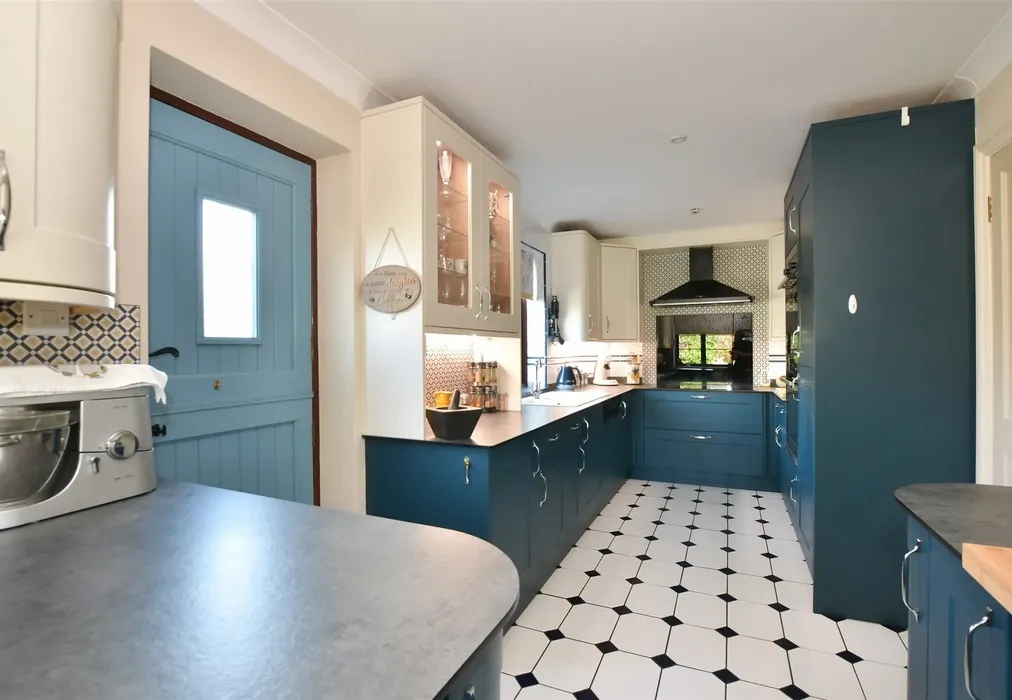 Kitchen - Lime Tree Court, Freshwater, Isle of Wight - Wards of Kent