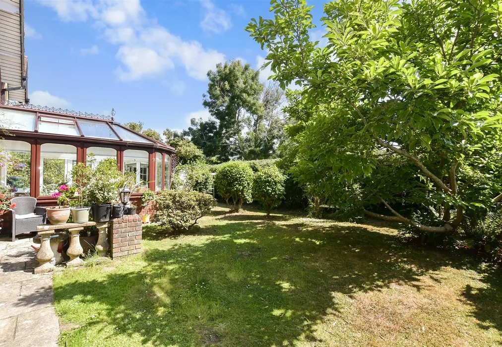 Rear Garden - Lime Tree Court, Freshwater, Isle of Wight - Wards of Kent