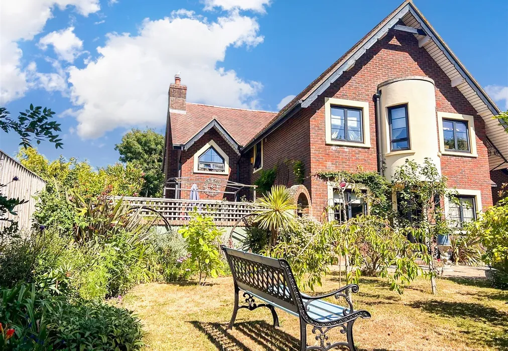 Front Garden - Lime Tree Court, Freshwater, Isle of Wight - Wards of Kent