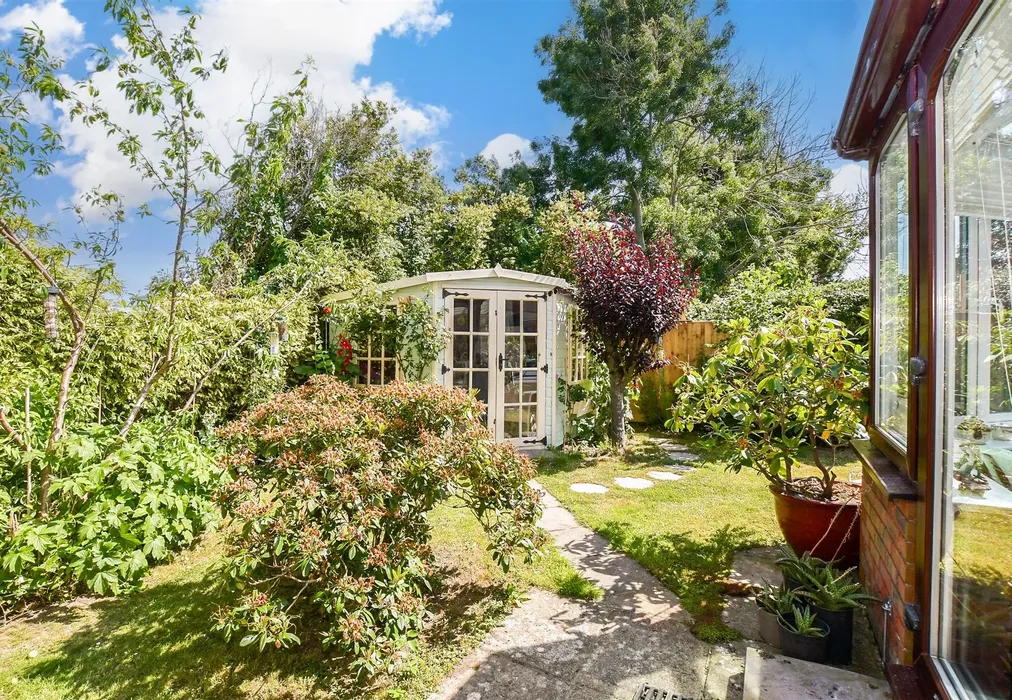 Rear Garden - Lime Tree Court, Freshwater, Isle of Wight - Wards of Kent