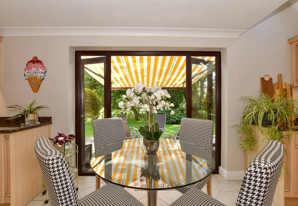 Kitchen - The Street, Bramber, Steyning, West Sussex - Wards of Kent