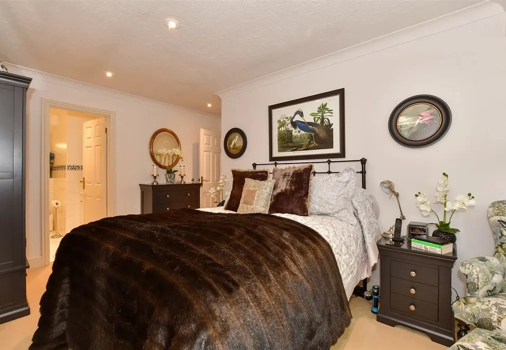 Bedroom 2 - The Street, Bramber, Steyning, West Sussex - Wards of Kent