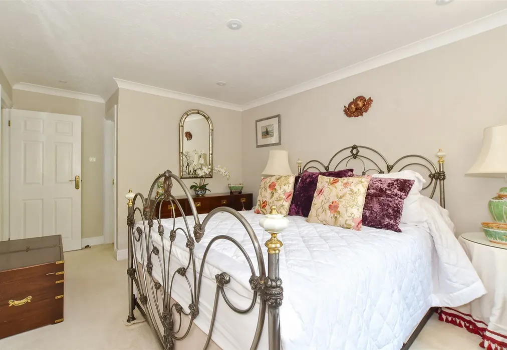 Bedroom 1 - The Street, Bramber, Steyning, West Sussex - Wards of Kent