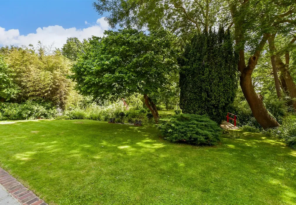 Rear Garden - The Street, Bramber, Steyning, West Sussex - Wards of Kent